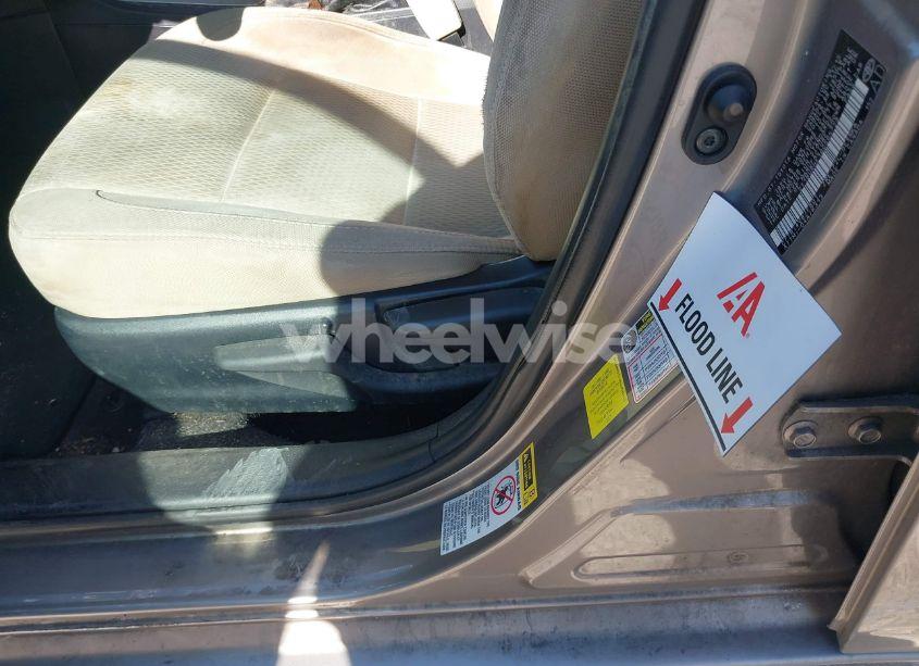 Photo 12 of 2016 Toyota Corolla LE PLUS (VIN 2T1BURHE1GC565729)