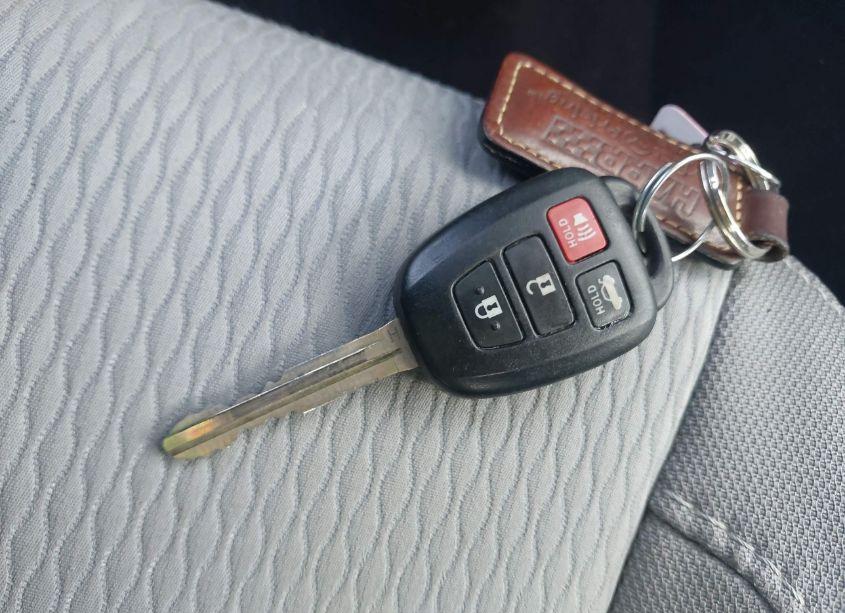 Photo 11 of 2016 Toyota Corolla LE (VIN 2T1BURHE1GC682372)