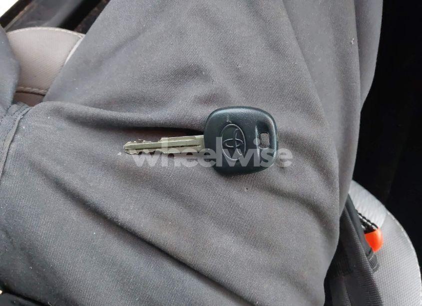 Photo 11 of 2016 Toyota Corolla LE (VIN 2T1BURHE1GC738150)