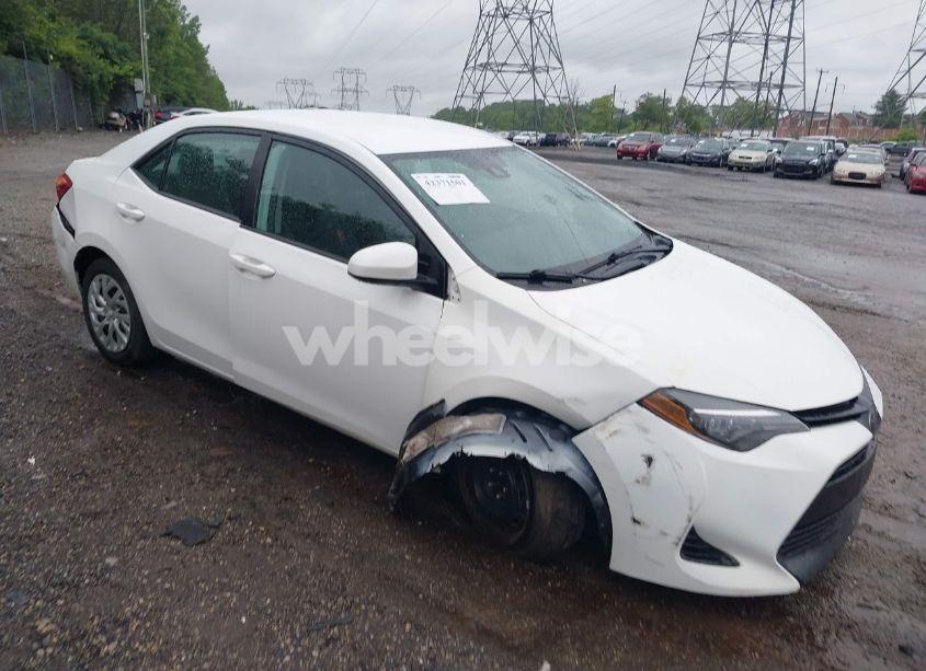 2017 Toyota Corolla L/LE/XLE/SE/XSE (VIN 2T1BURHE1HC747111) main photo