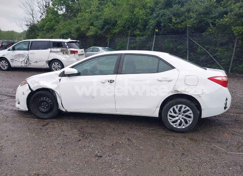 Photo 15 of 2017 Toyota Corolla L/LE/XLE/SE/XSE (VIN 2T1BURHE1HC747111)