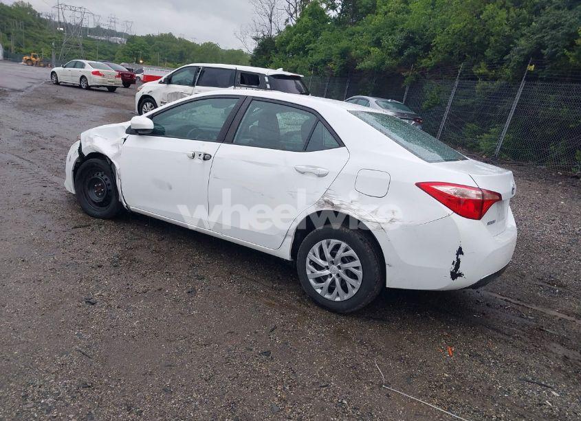 Photo 3 of 2017 Toyota Corolla L/LE/XLE/SE/XSE (VIN 2T1BURHE1HC747111)