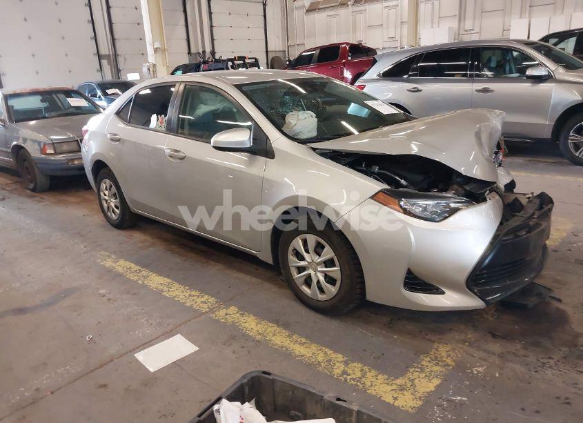 2017 Toyota Corolla L (VIN 2T1BURHE1HC752969) main photo