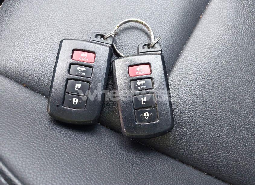 Photo 11 of 2017 Toyota Corolla XSE (VIN 2T1BURHE1HC772140)