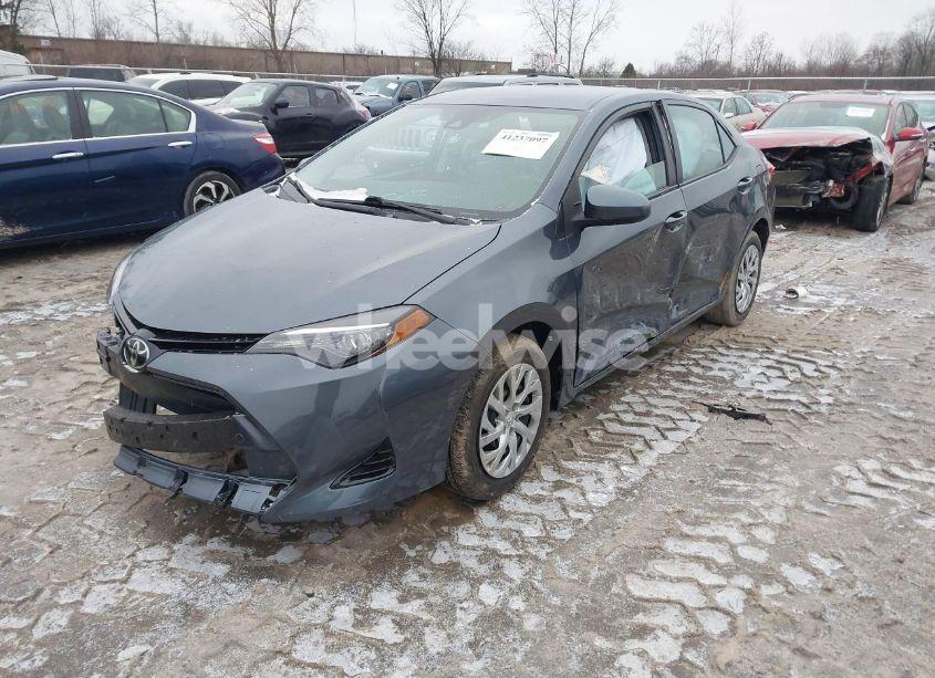Photo 2 of 2017 Toyota Corolla LE (VIN 2T1BURHE1HC772879)