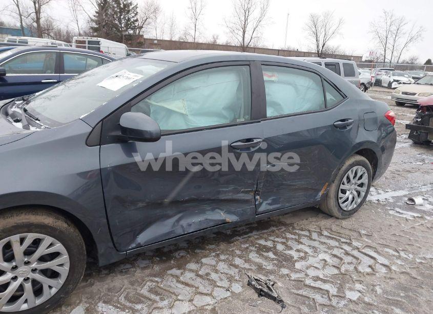 Photo 6 of 2017 Toyota Corolla LE (VIN 2T1BURHE1HC772879)