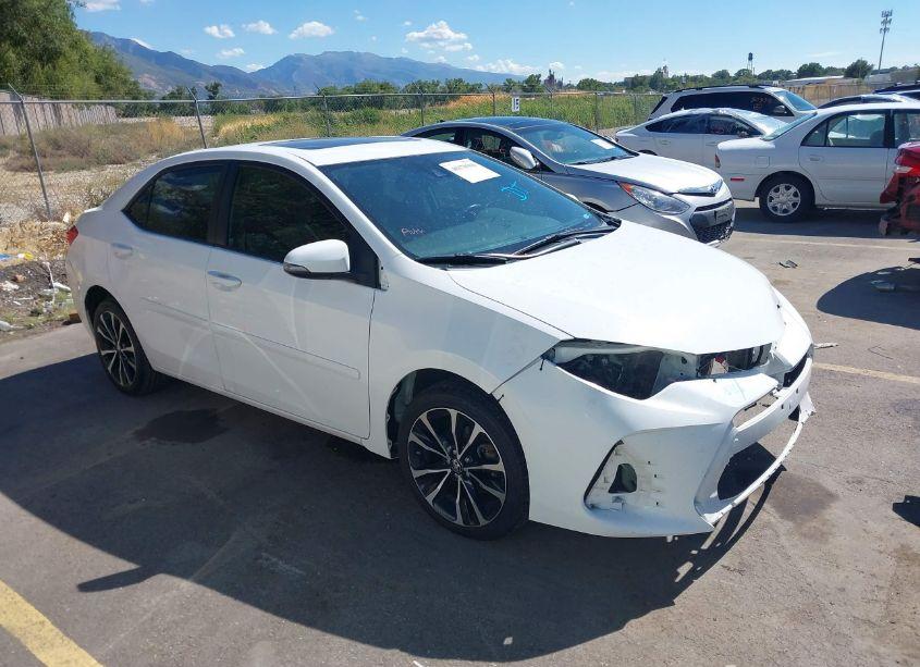 2017 Toyota Corolla SE (VIN 2T1BURHE1HC777189) main photo