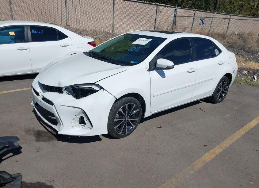 Photo 2 of 2017 Toyota Corolla SE (VIN 2T1BURHE1HC777189)