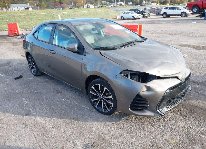 2017 Toyota Corolla SE (VIN 2T1BURHE1HC779962) main photo
