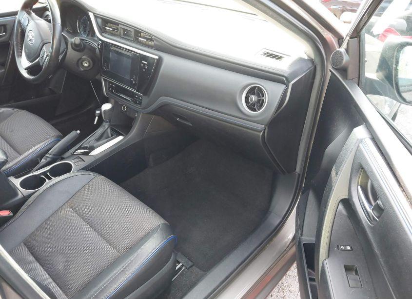 Photo 5 of 2017 Toyota Corolla SE (VIN 2T1BURHE1HC779962)