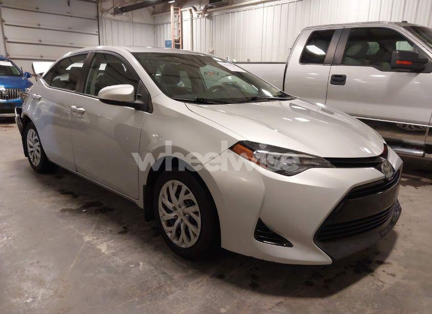 2017 Toyota Corolla LE (VIN 2T1BURHE1HC812619) main photo