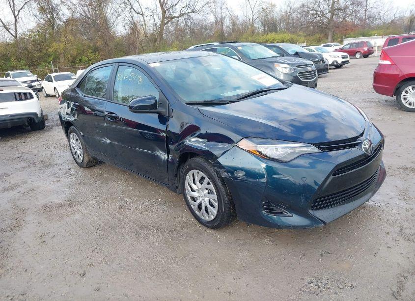 2017 Toyota Corolla LE (VIN 2T1BURHE1HC825418) main photo