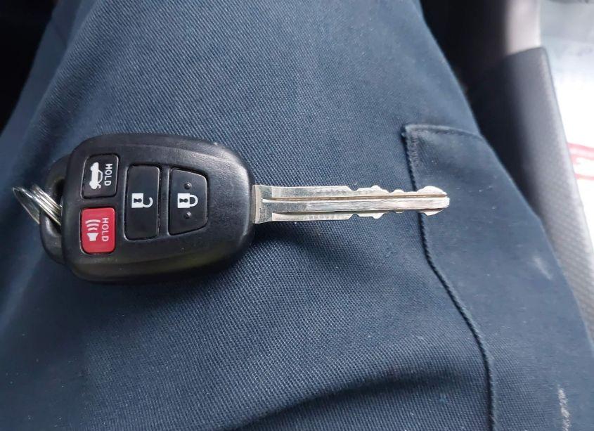 Photo 11 of 2017 Toyota Corolla LE (VIN 2T1BURHE1HC825418)