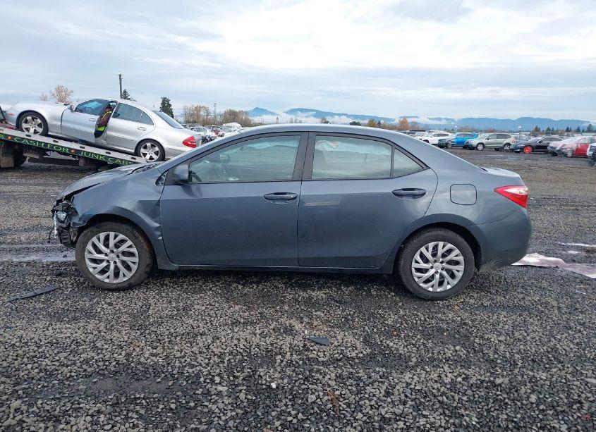 Photo 15 of 2017 Toyota Corolla LE (VIN 2T1BURHE1HC849234)