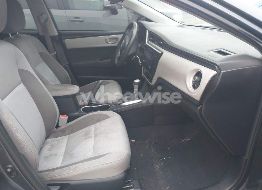 Photo 5 of 2017 Toyota Corolla LE (VIN 2T1BURHE1HC871797)