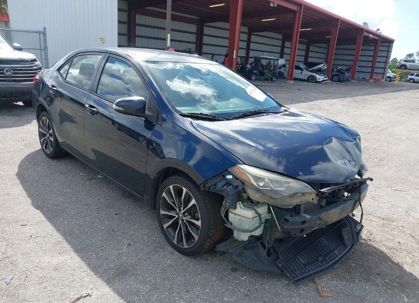 2017 Toyota Corolla SE (VIN 2T1BURHE1HC886624) main photo