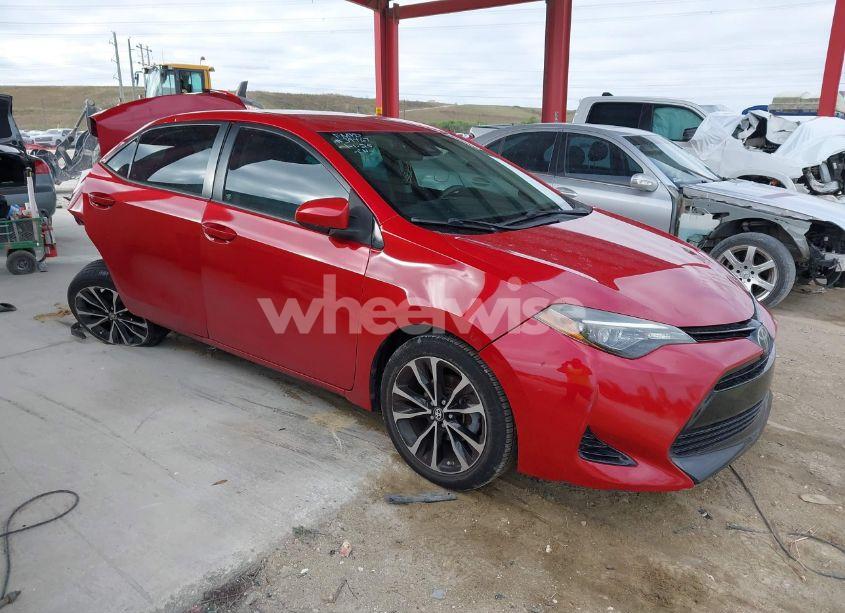 2017 Toyota Corolla LE (VIN 2T1BURHE1HC889555) main photo