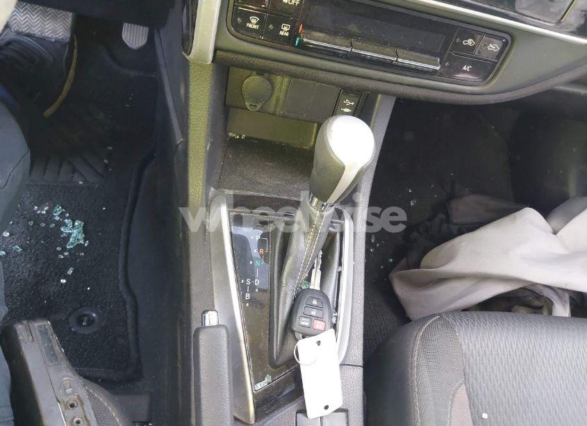 Photo 11 of 2017 Toyota Corolla LE (VIN 2T1BURHE1HC898515)