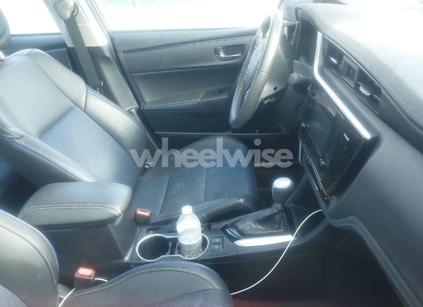 Photo 5 of 2017 Toyota Corolla SE (VIN 2T1BURHE1HC920853)