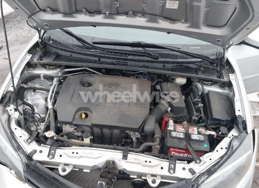 Photo 10 of 2018 Toyota Corolla LE (VIN 2T1BURHE1JC002025)