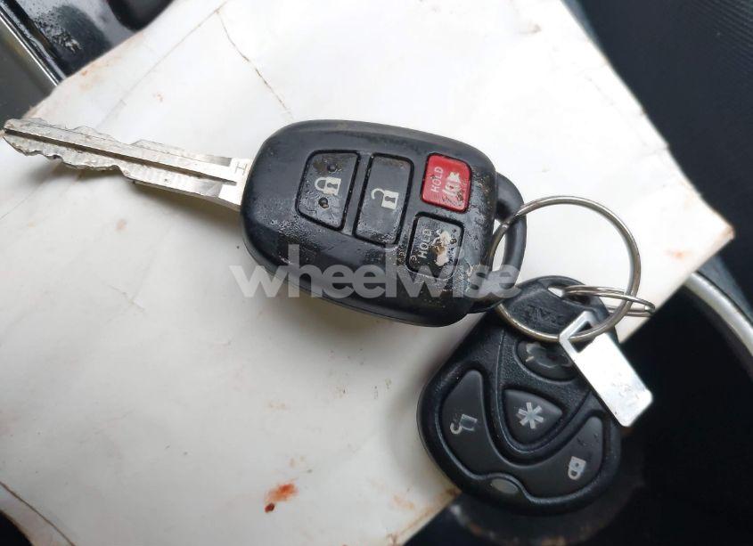 Photo 11 of 2018 Toyota Corolla LE (VIN 2T1BURHE1JC002025)