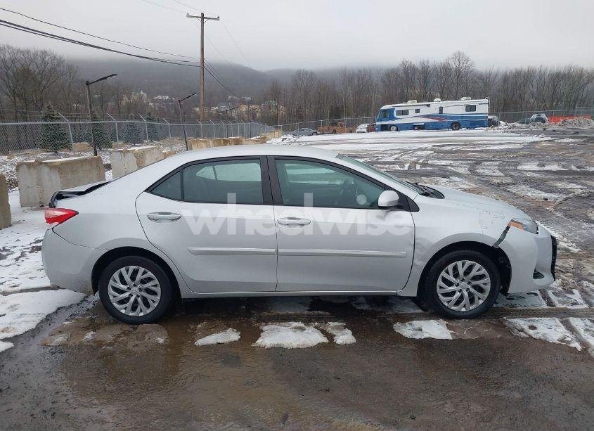 Photo 13 of 2018 Toyota Corolla LE (VIN 2T1BURHE1JC002025)