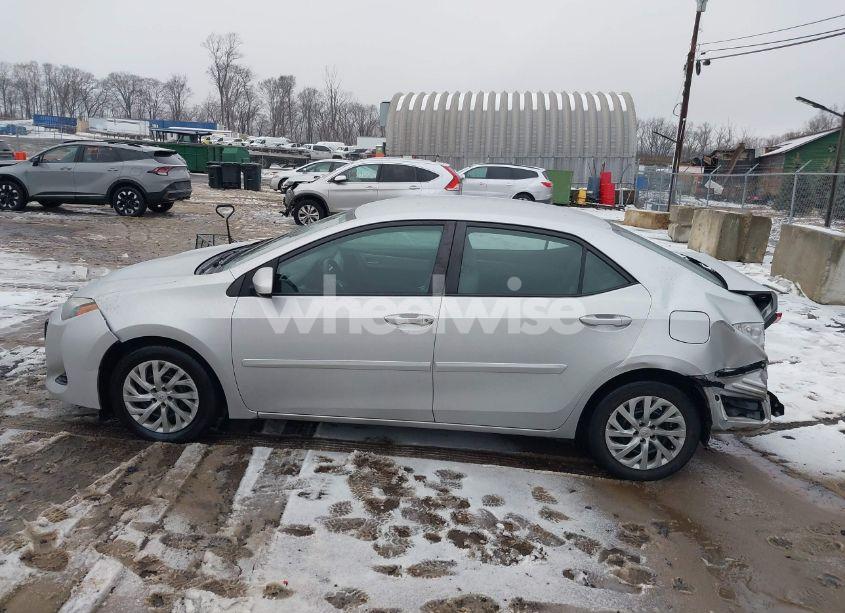 Photo 14 of 2018 Toyota Corolla LE (VIN 2T1BURHE1JC002025)