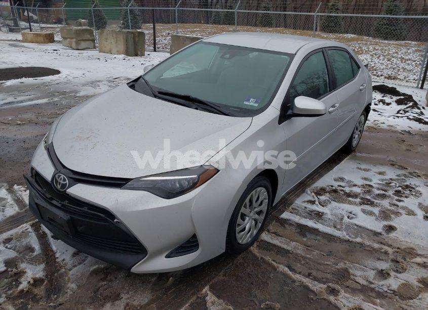 Photo 2 of 2018 Toyota Corolla LE (VIN 2T1BURHE1JC002025)