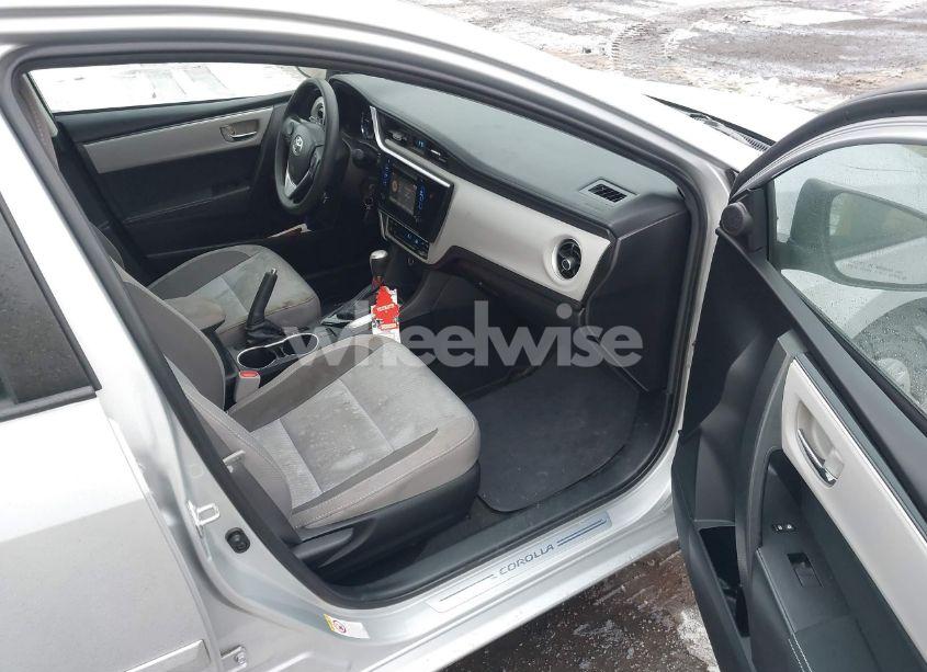 Photo 5 of 2018 Toyota Corolla LE (VIN 2T1BURHE1JC002025)