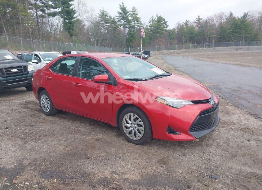 2018 Toyota Corolla LE (VIN 2T1BURHE1JC003661) main photo
