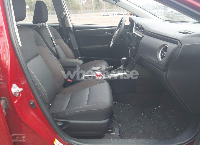 Photo 5 of 2018 Toyota Corolla LE (VIN 2T1BURHE1JC003661)