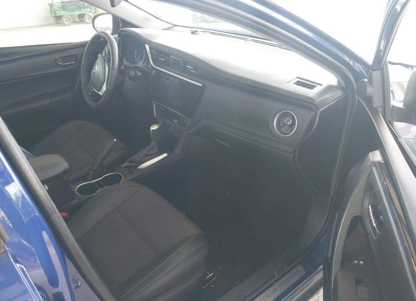 Photo 5 of 2018 Toyota Corolla SE (VIN 2T1BURHE1JC007824)
