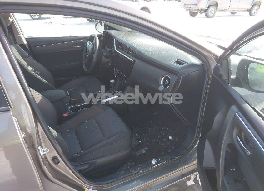 Photo 5 of 2018 Toyota Corolla LE (VIN 2T1BURHE1JC009489)