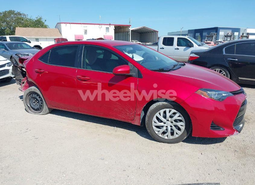 2018 Toyota Corolla LE (VIN 2T1BURHE1JC011808) main photo