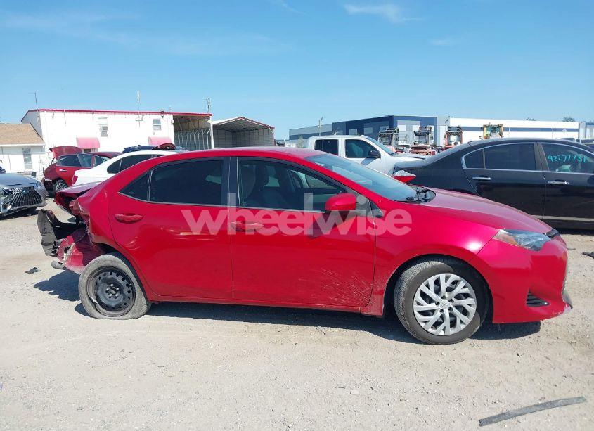 Photo 13 of 2018 Toyota Corolla LE (VIN 2T1BURHE1JC011808)