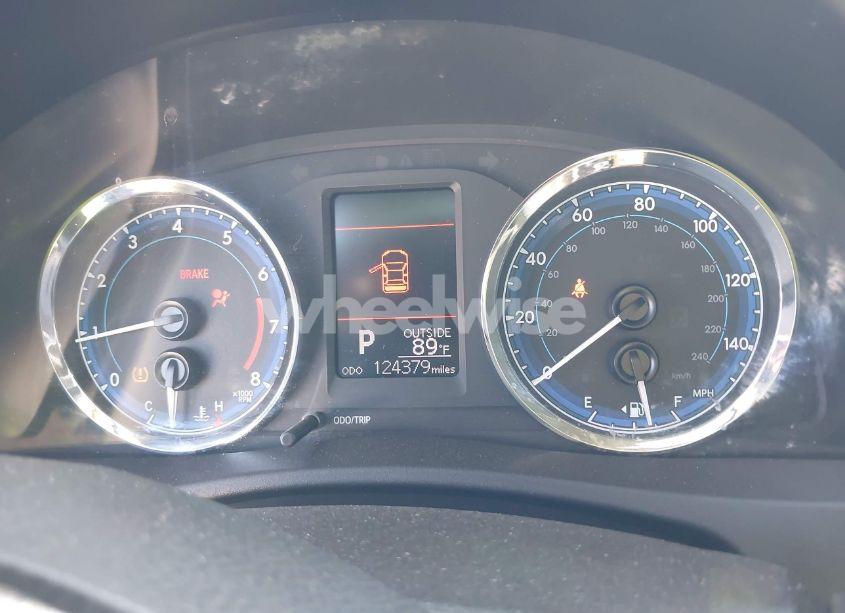 Photo 7 of 2018 Toyota Corolla LE (VIN 2T1BURHE1JC011808)