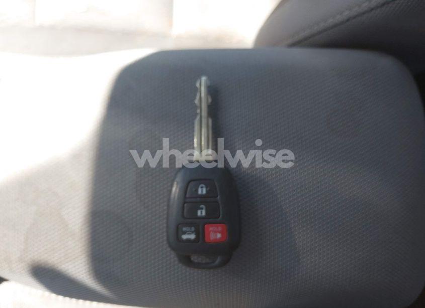 Photo 11 of 2018 Toyota Corolla LE (VIN 2T1BURHE1JC015700)