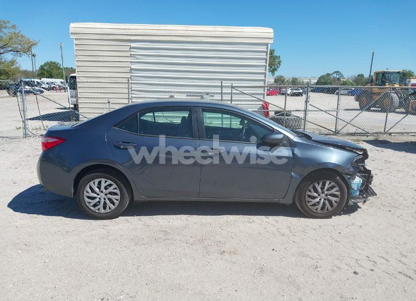 Photo 13 of 2018 Toyota Corolla LE (VIN 2T1BURHE1JC015700)