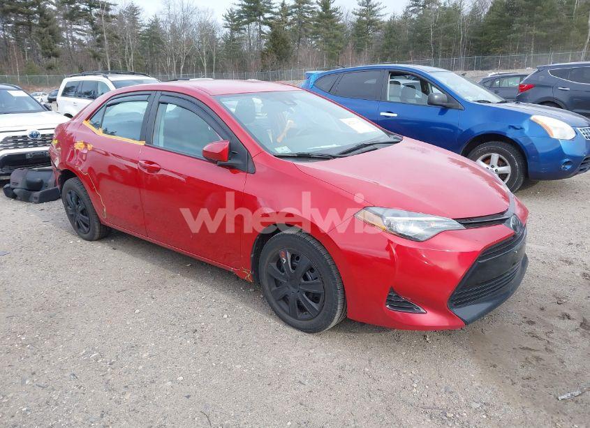 2018 Toyota Corolla LE (VIN 2T1BURHE1JC030942) main photo