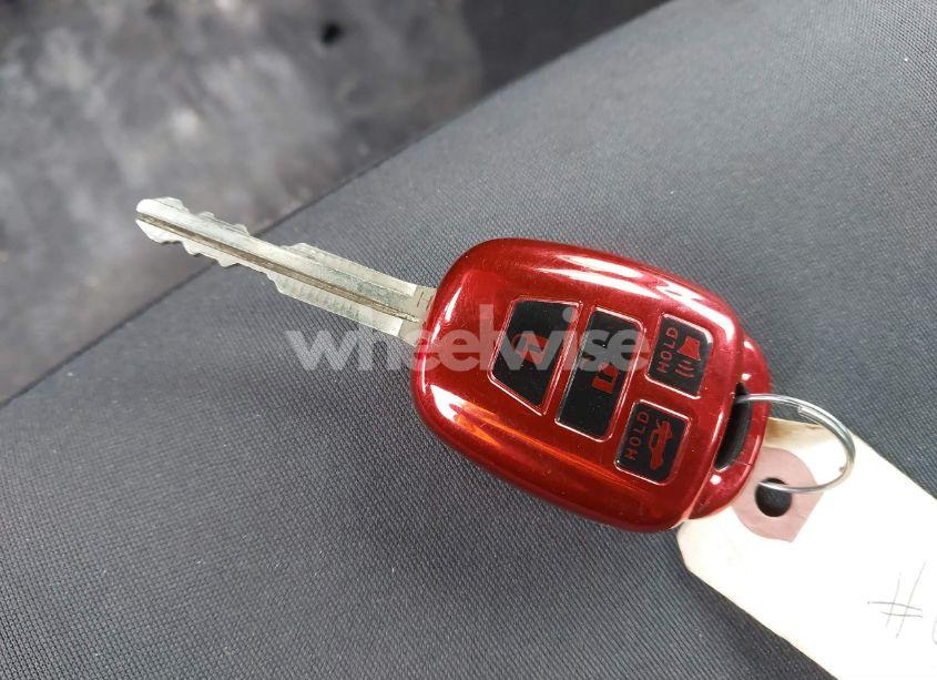 Photo 11 of 2018 Toyota Corolla LE (VIN 2T1BURHE1JC030942)