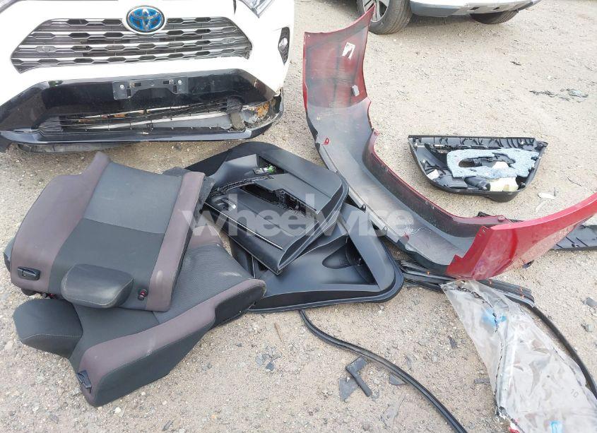 Photo 12 of 2018 Toyota Corolla LE (VIN 2T1BURHE1JC030942)