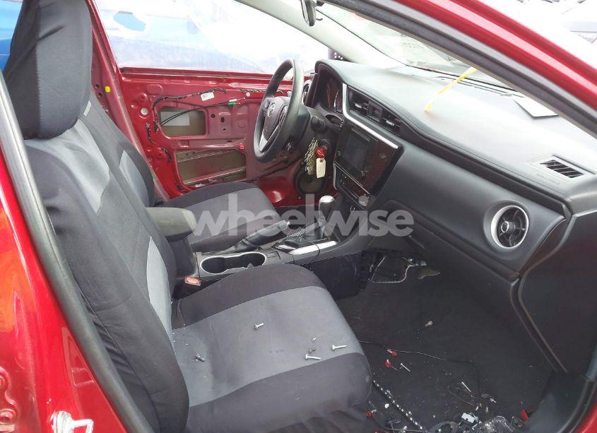 Photo 5 of 2018 Toyota Corolla LE (VIN 2T1BURHE1JC030942)