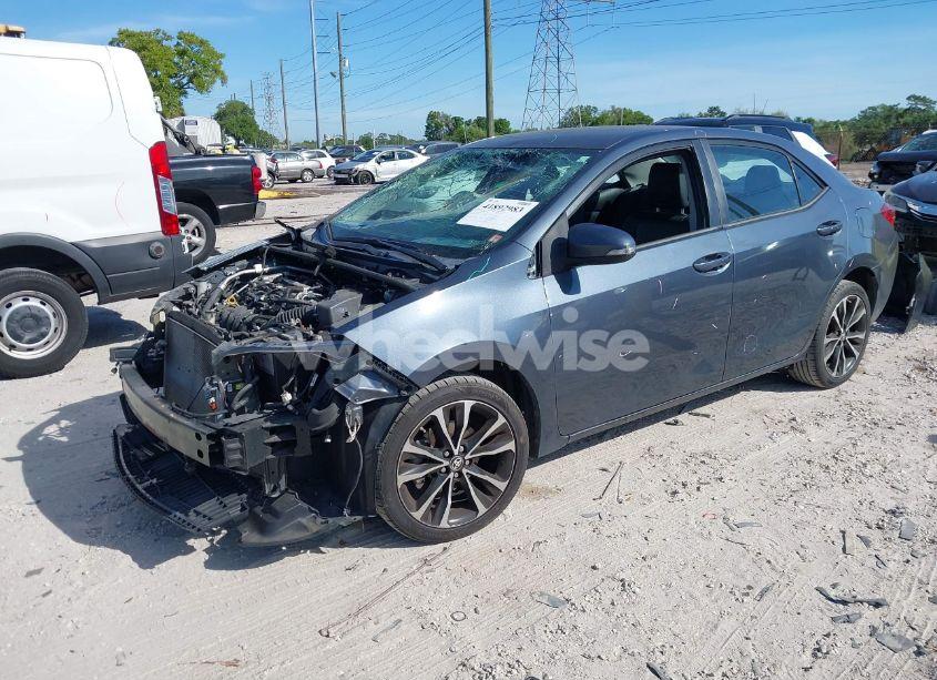 Photo 2 of 2018 Toyota Corolla SE (VIN 2T1BURHE1JC031797)