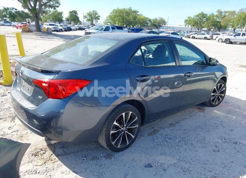 Photo 4 of 2018 Toyota Corolla SE (VIN 2T1BURHE1JC031797)
