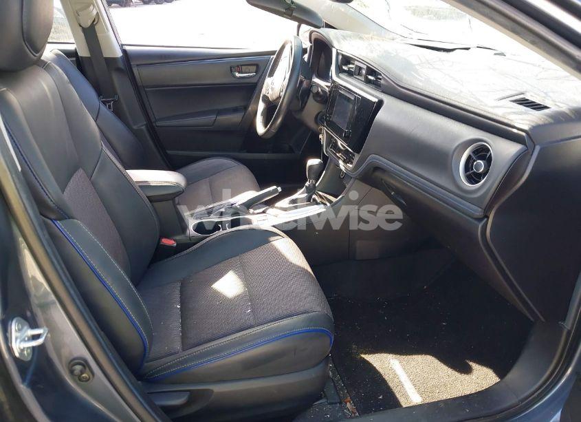 Photo 5 of 2018 Toyota Corolla SE (VIN 2T1BURHE1JC031797)