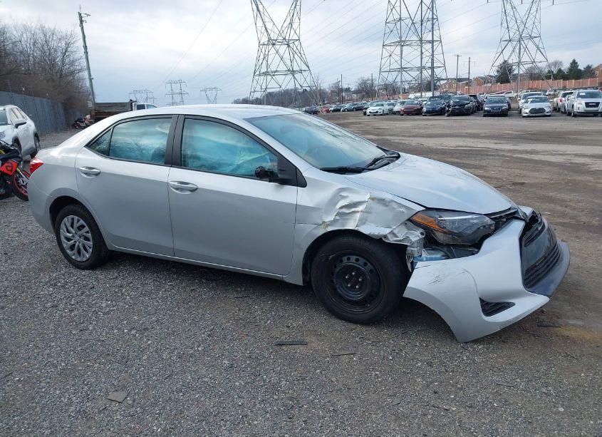 2018 Toyota Corolla LE (VIN 2T1BURHE1JC038619) main photo