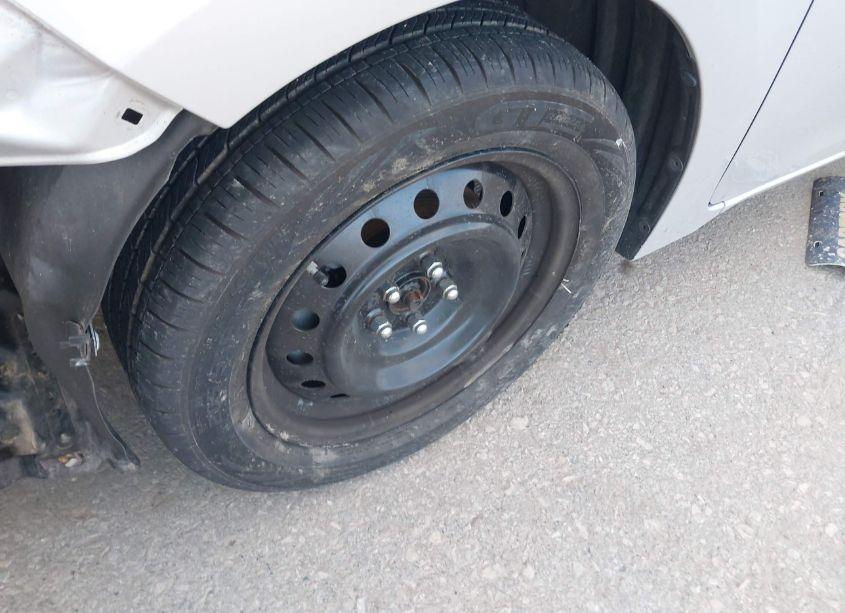 Photo 12 of 2018 Toyota Corolla LE (VIN 2T1BURHE1JC038619)