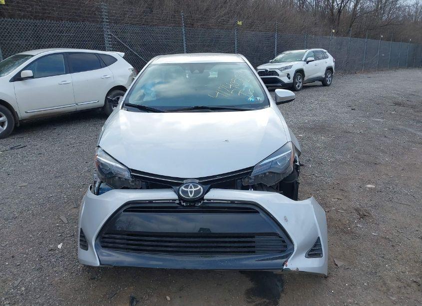 Photo 13 of 2018 Toyota Corolla LE (VIN 2T1BURHE1JC038619)