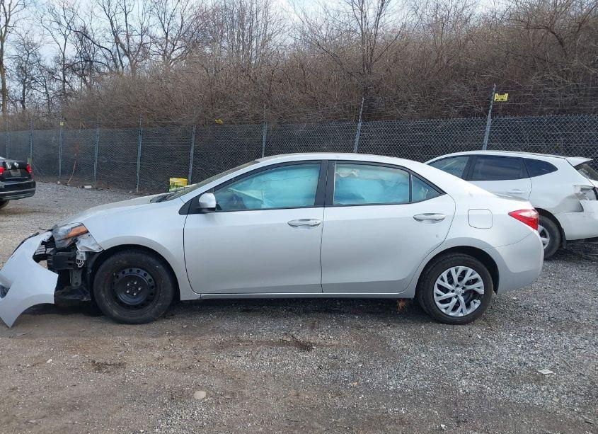 Photo 15 of 2018 Toyota Corolla LE (VIN 2T1BURHE1JC038619)