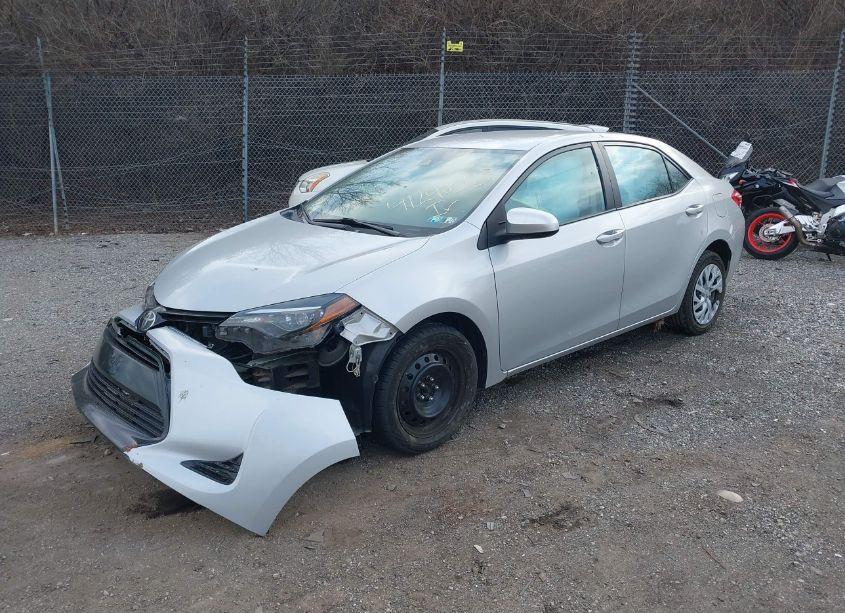 Photo 2 of 2018 Toyota Corolla LE (VIN 2T1BURHE1JC038619)